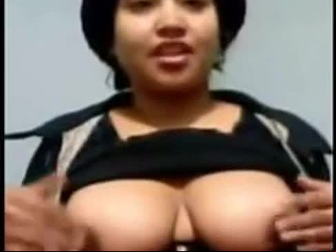 Indian aunty showing big boobs on cam